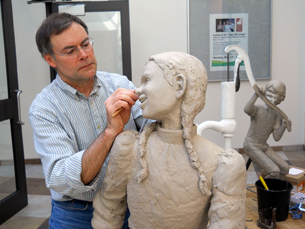 Mike Tizzano sculpting